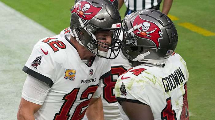 tampa-bay-buccaneers-tom-brady-chris-godwin-celebrate